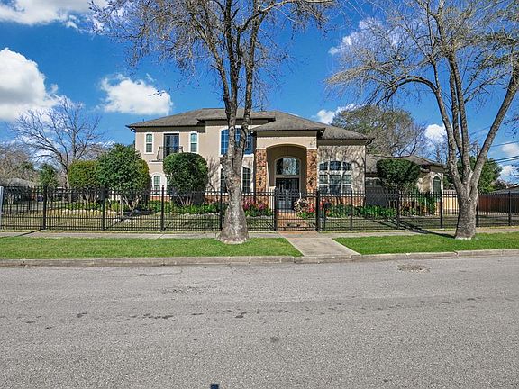3rd image of 8502 Glenview Dr