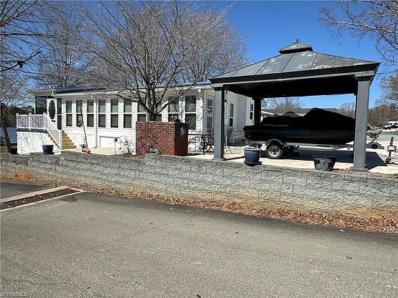 3rd image of 101 Dogwood Cir