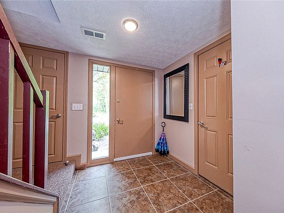 3rd image of 205 Springwater Ct