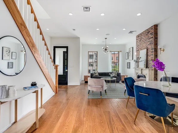 55 Vernon Ave, Brooklyn, NY 11206