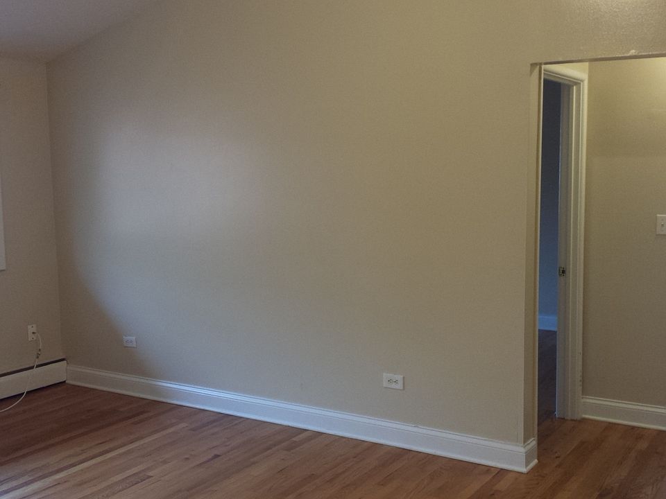 1st image of 1626 W Estes Ave Rear 3E
