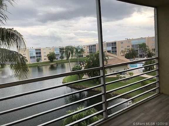 3rd image of 424 SE 10th St APT 307