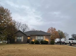 1105 S Crockett St, Stuttgart, AR 72160