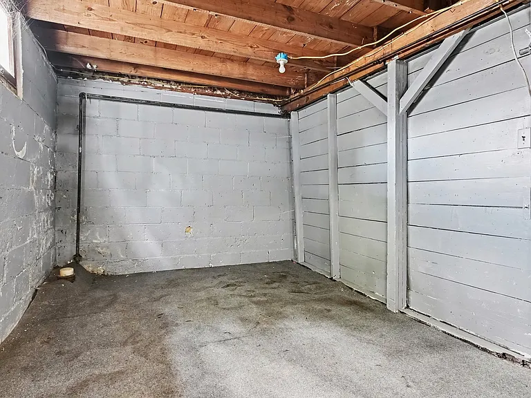 919 E Market St — Photo 15