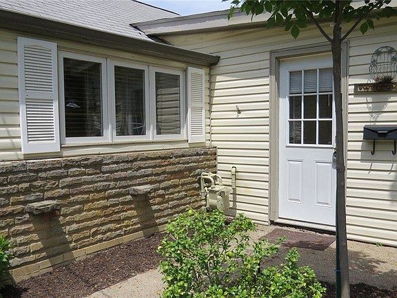 3rd image of 192 Norman Ave