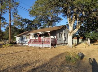 100 Mason Ln, Shady Cove, OR 97539