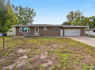 1916 E Sylvan Cir, Brandon, SD 57005