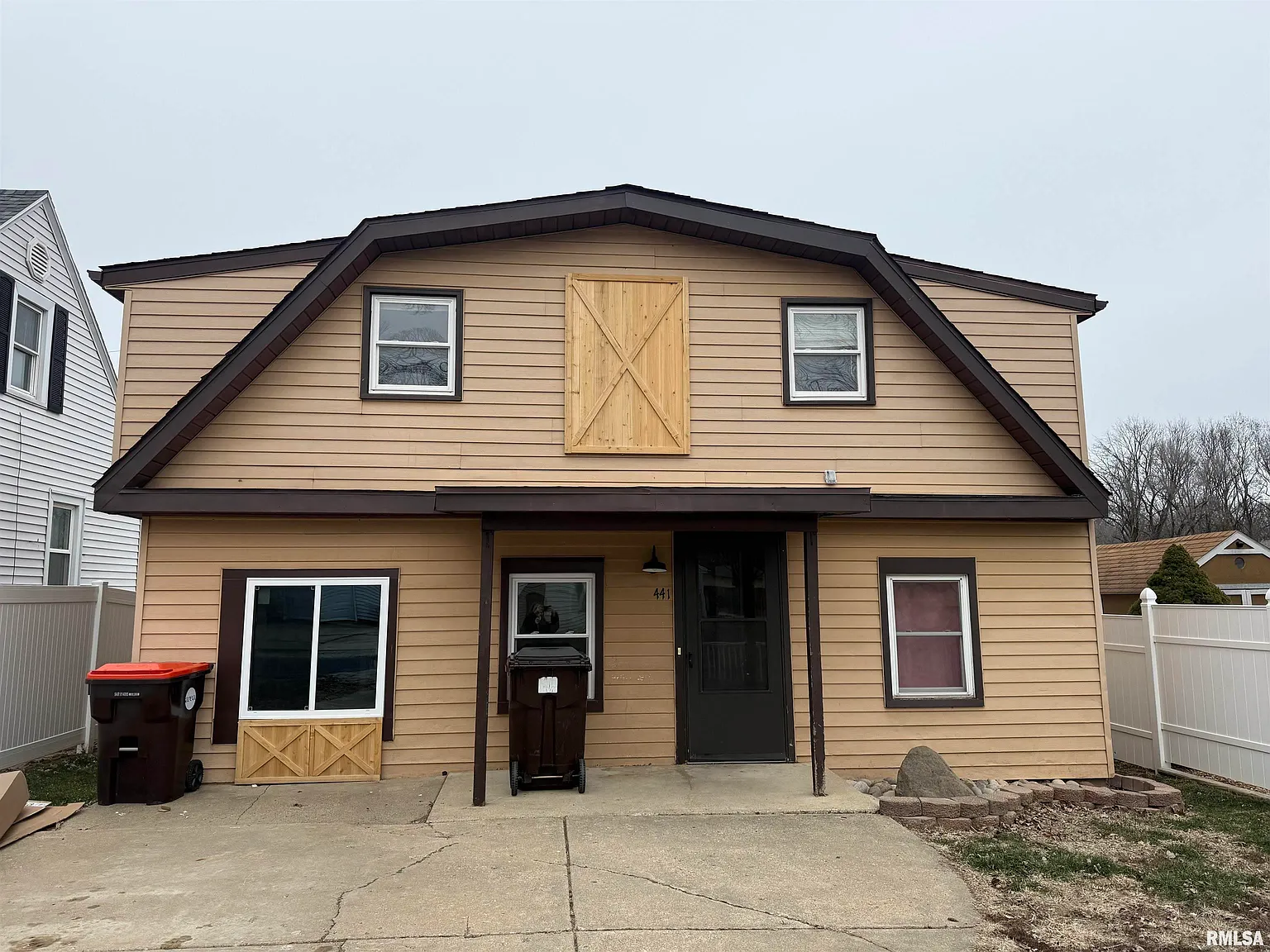 441 Roberts St photo 1