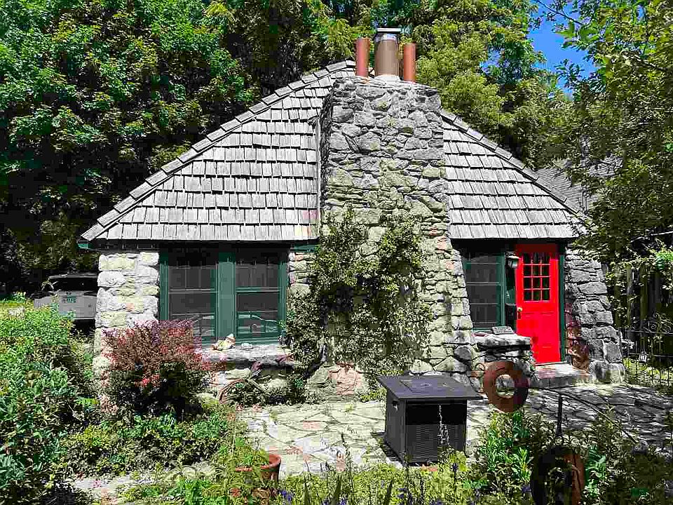1st image of 1322 Muscatine Ave