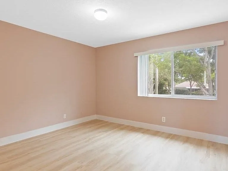 1186 SW 44th Ave — Photo 75