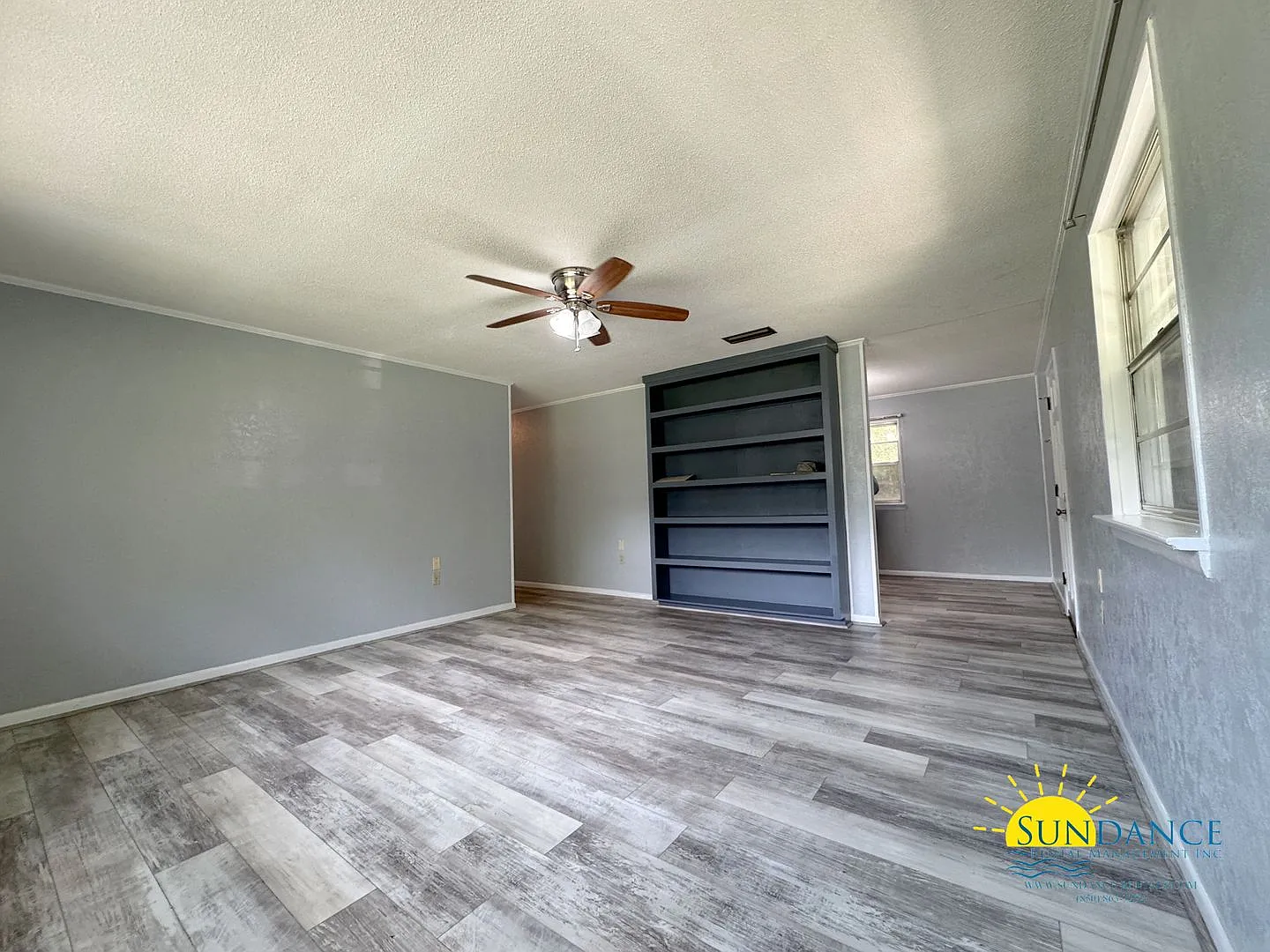 Cozy Fort Walton Beach home at the end of a quiet road, offering privacy and a spacious yard to e... — Photo 2