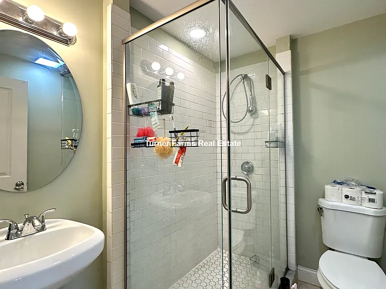 10 Roxbury St #5A — Photo 16