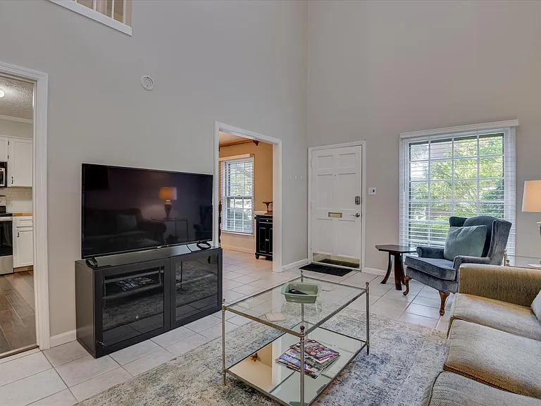 314 Laurens St SW #B — Photo 5