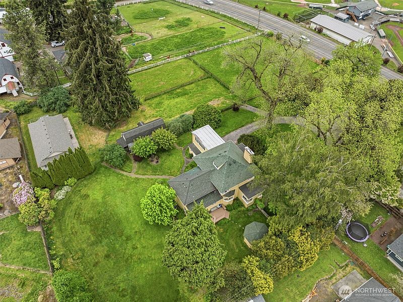 3rd image of 2655 Pacific Way