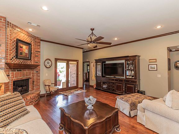 3rd image of 34 Tiffany Ln