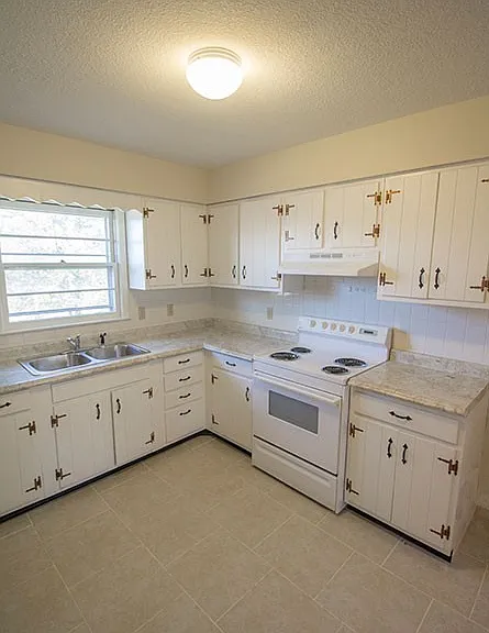 1207 White Oak Ln — Photo 14