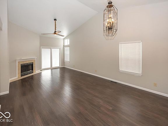 3rd image of 8868 Pine Tree Blvd