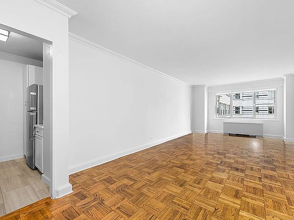 4th image of 215 E 68th St APT 7R