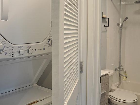 5th image of 5411 N Winthrop Ave APT 312