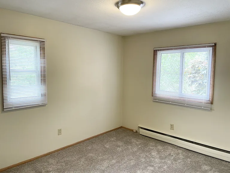 Oak Hills Apartments — Photo 8