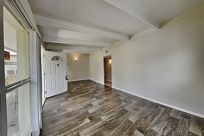 3 bed, 1.0 bath, 1556 sqft, $1,995 — Photo 3