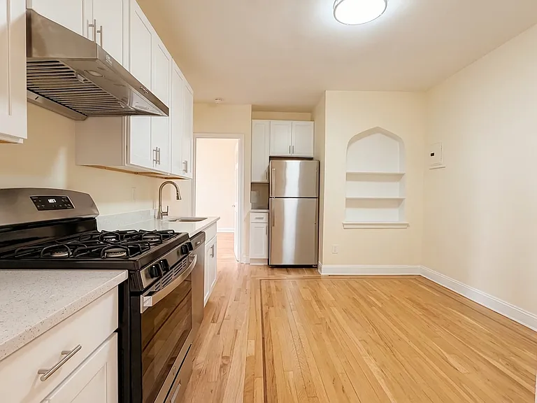 2147 E 17th St #34 — Photo 2