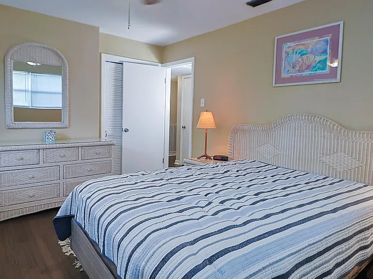10 Barcelona Ave — Photo 17