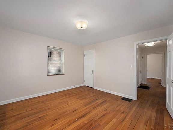 3rd image of 3823 Thornton Dr #1
