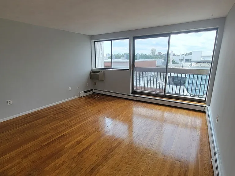 1643 Cambridge St #77 — Photo 2