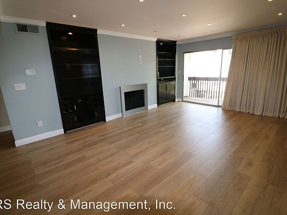 4th image of 5334 Lindley Ave Unit 318
