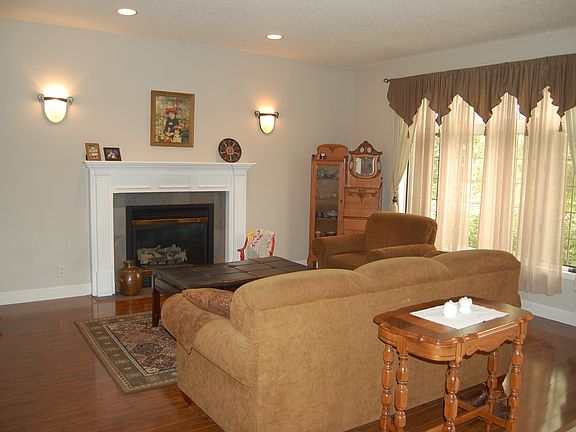 5th image of 1175 Briarwood Dr