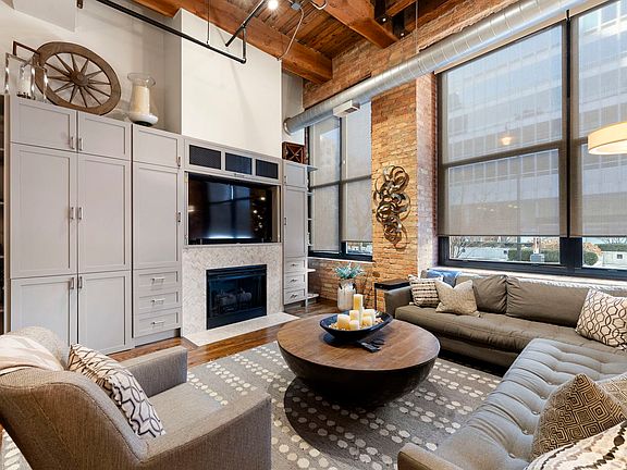3rd image of 525 W Superior St APT 124