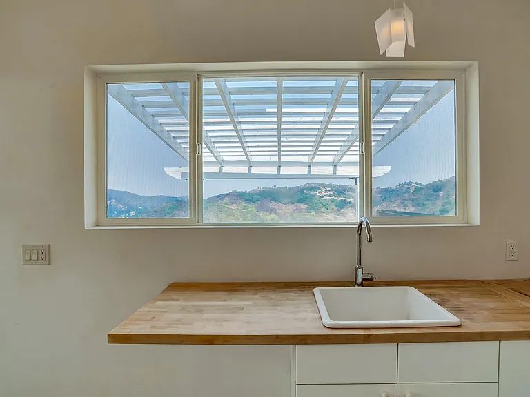 1075 Henry Ridge Mtwy — Photo 8