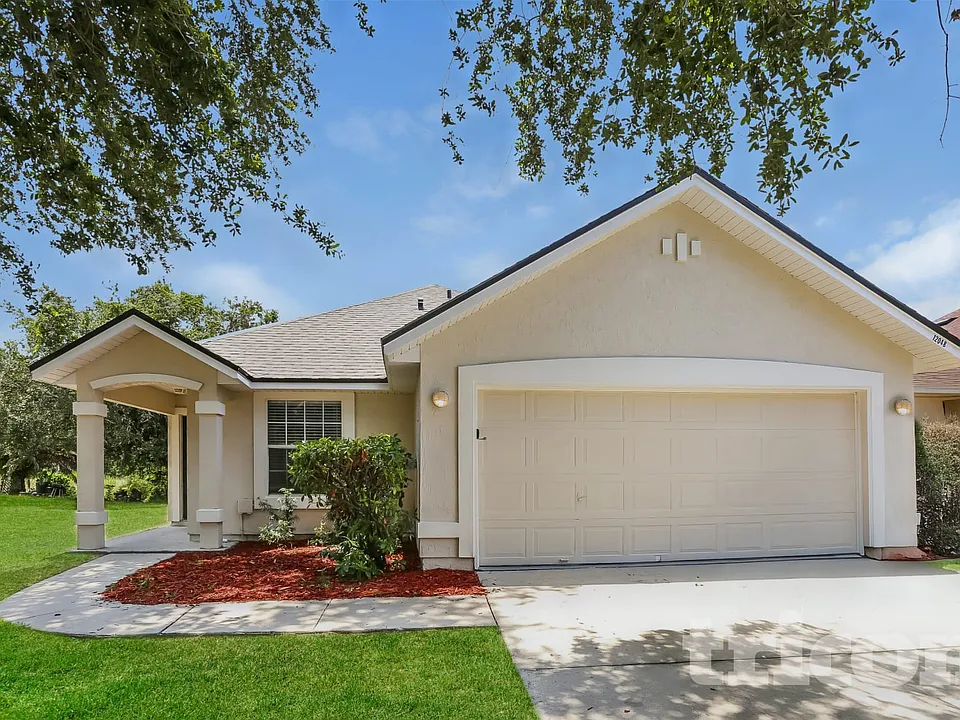 12048 Coachman Lakes Way