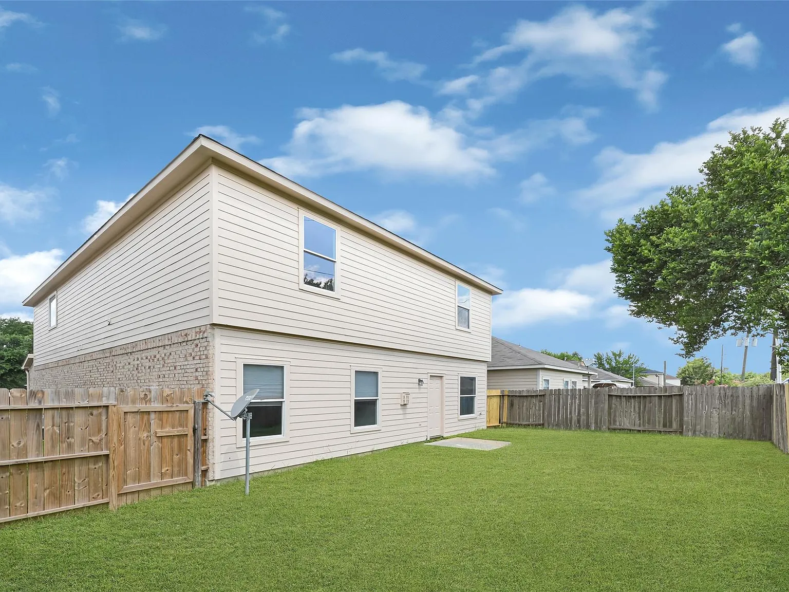 4 bed, 3.5 bath, 3558 sqft, $2,600 — Photo 3