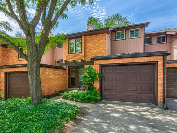 206 Candlewood Cres #13, Waterloo, ON N2L 5Y9