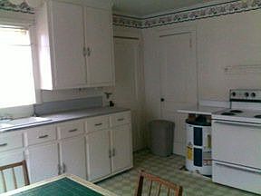1st image of 513 E 9th St