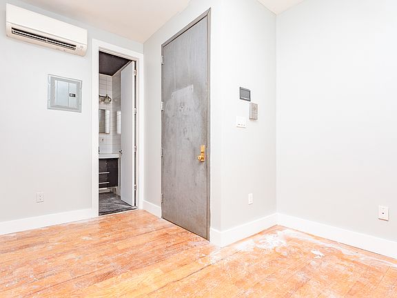 5th image of 1493 Gates Ave #3F