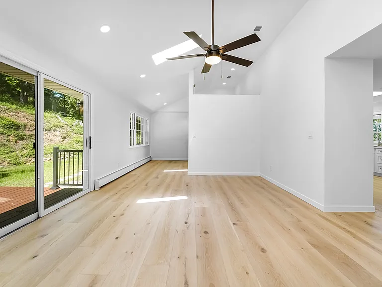 306 Warrenville Rd — Photo 13