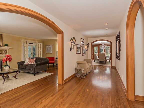 4th image of 60 Farmcote Dr