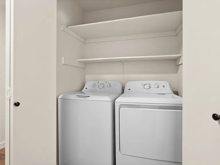 1 Bed 1 Bath - 740 Sq Ft 1 Bed 1 Bath - 740 Sq Ft