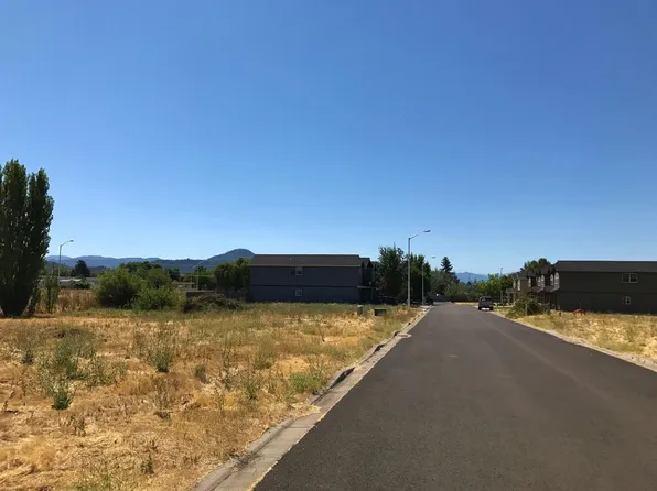 7858 Phaedra Ln, White City, OR 97503
