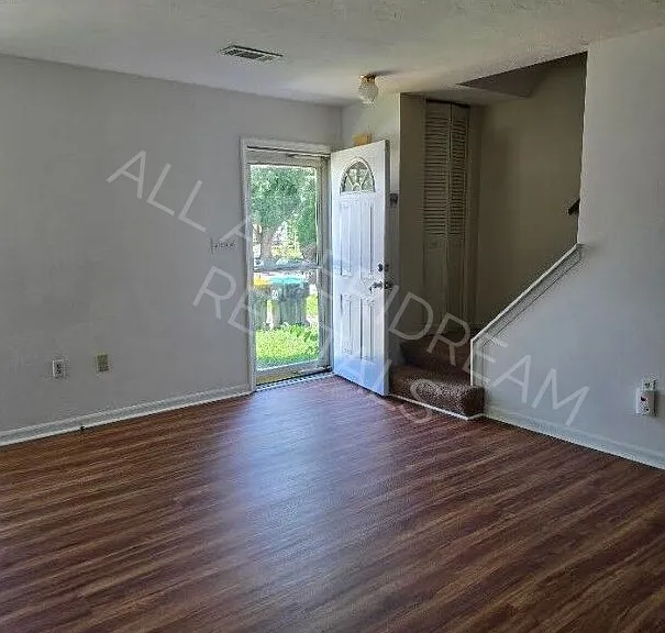 116 Edward St — Photo 2