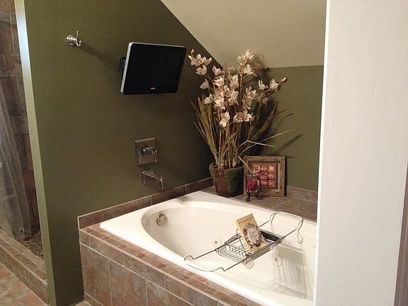 Upstairs Master Suite Bath
