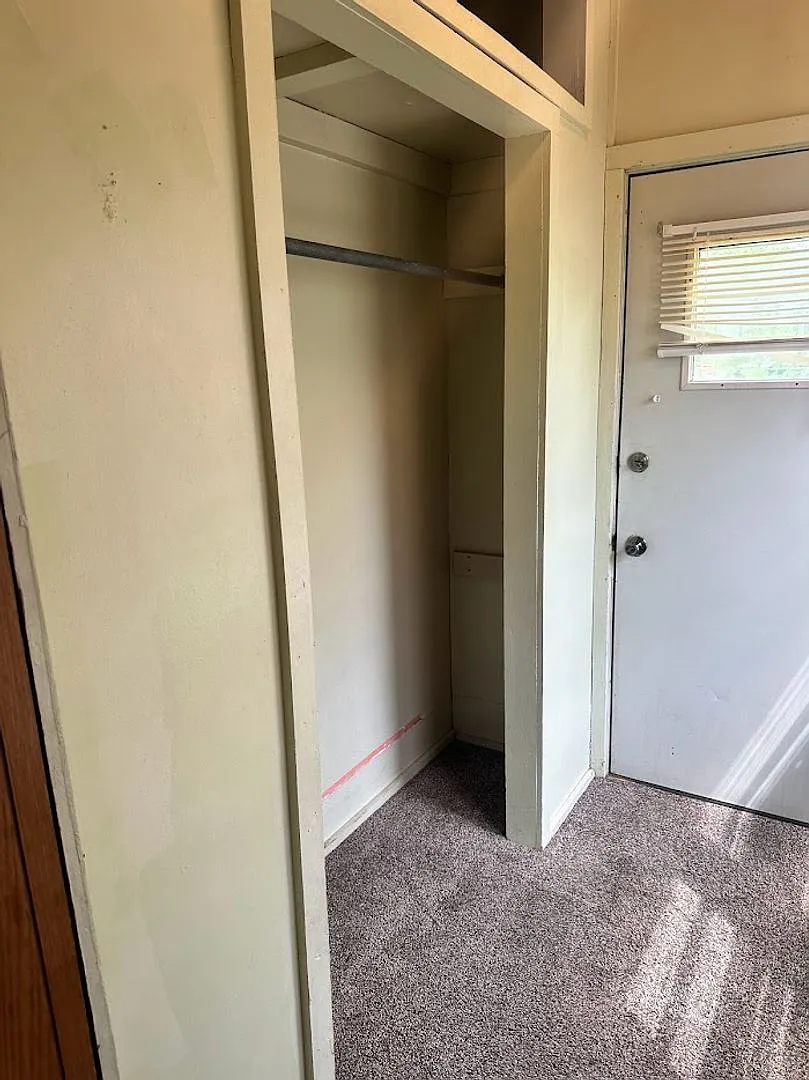 4 bedroom/ 2 bathroom — Photo 2