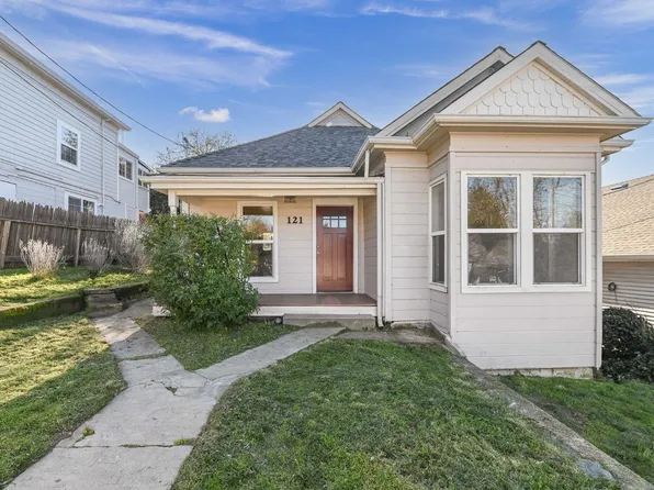 121 Center St, Jackson, CA 95642