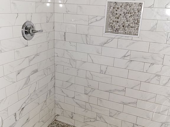 5th image of 3450 Southgate Trl SE