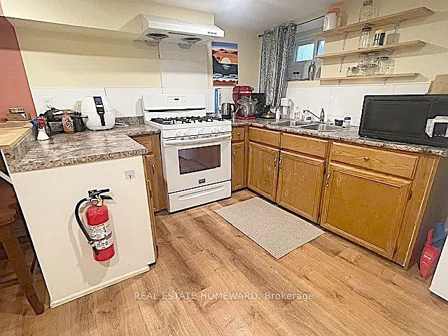29 Appleton Ave — Photo 41