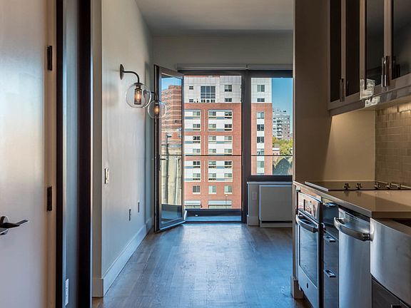 2nd image of 670 Pacific St #823
