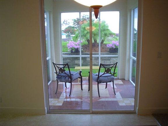 5th image of 623 Carriage Lake Way